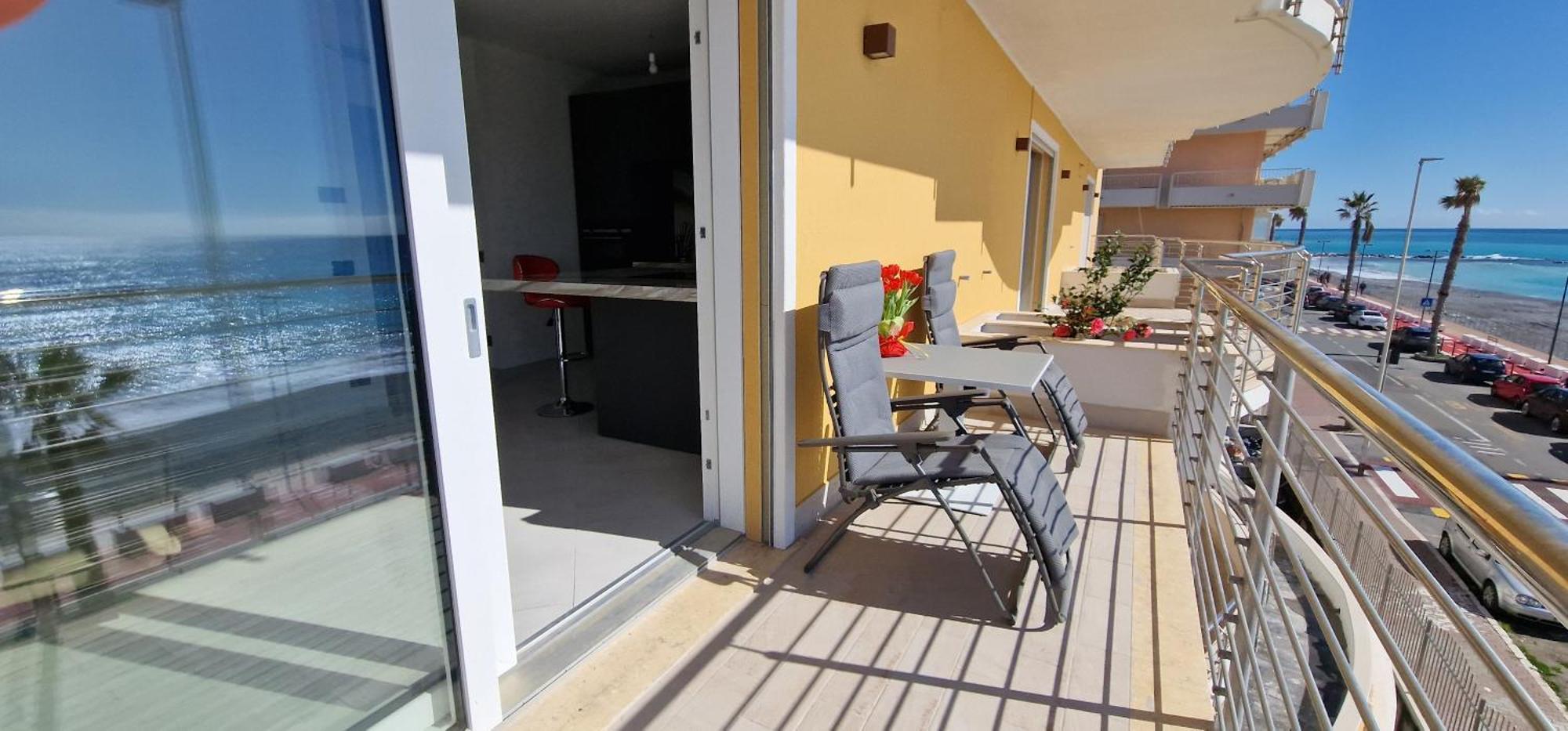 Mare Blu Apartment Ventimiglia Ngoại thất bức ảnh