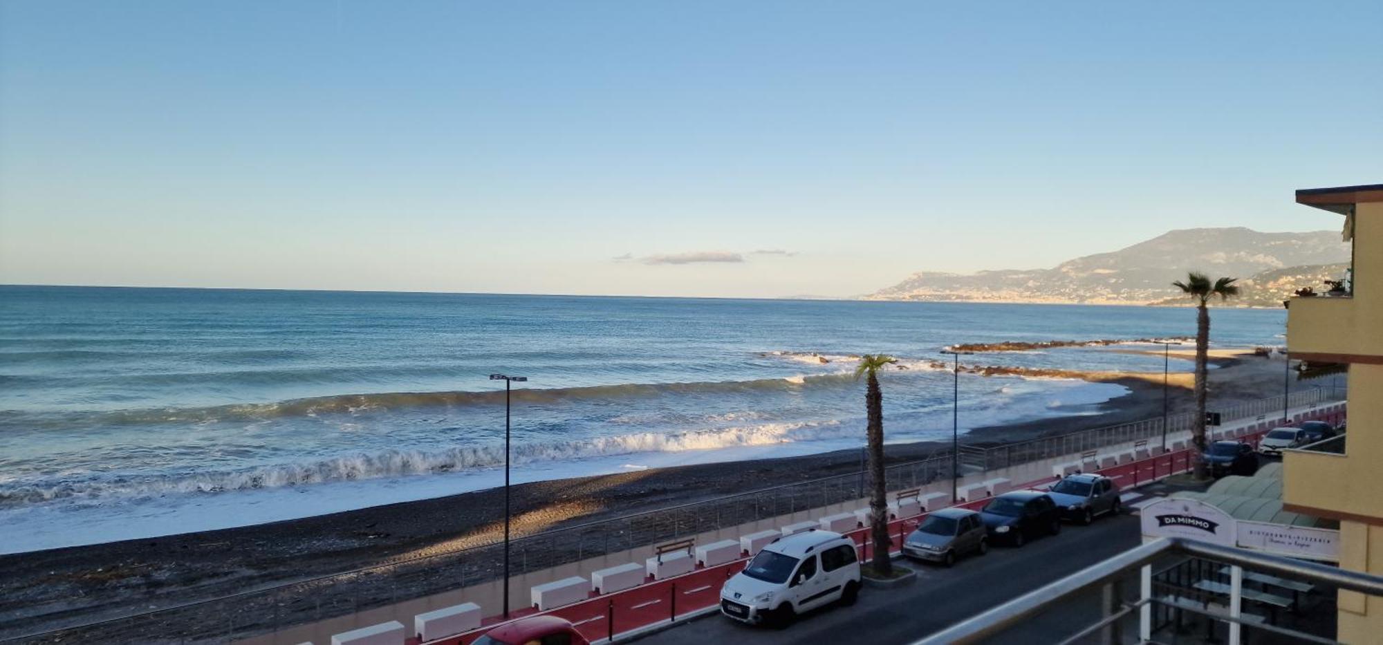 Mare Blu Apartment Ventimiglia Ngoại thất bức ảnh